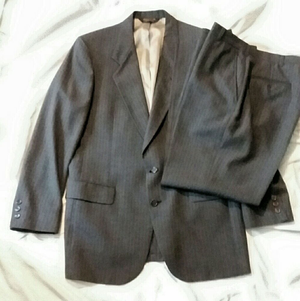 ^Men's Suit